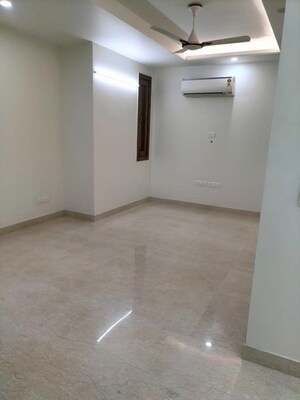 Room in 3 BHK Builder Floor at Greater Kailash ii – for Rent