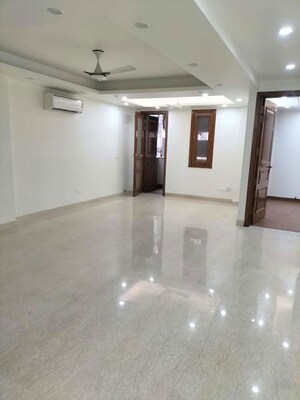 Room in 3 BHK Builder Floor at Greater Kailash ii – for Rent