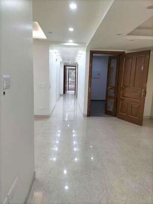 Room in 3 BHK Builder Floor at Greater Kailash ii – for Rent