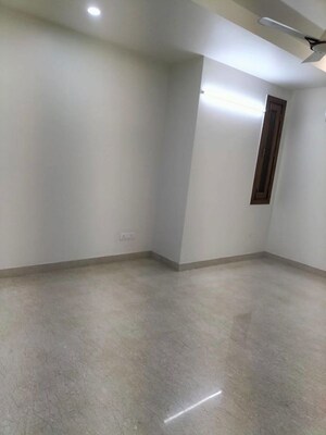 Room in 3 BHK Builder Floor at Greater Kailash ii – for Rent