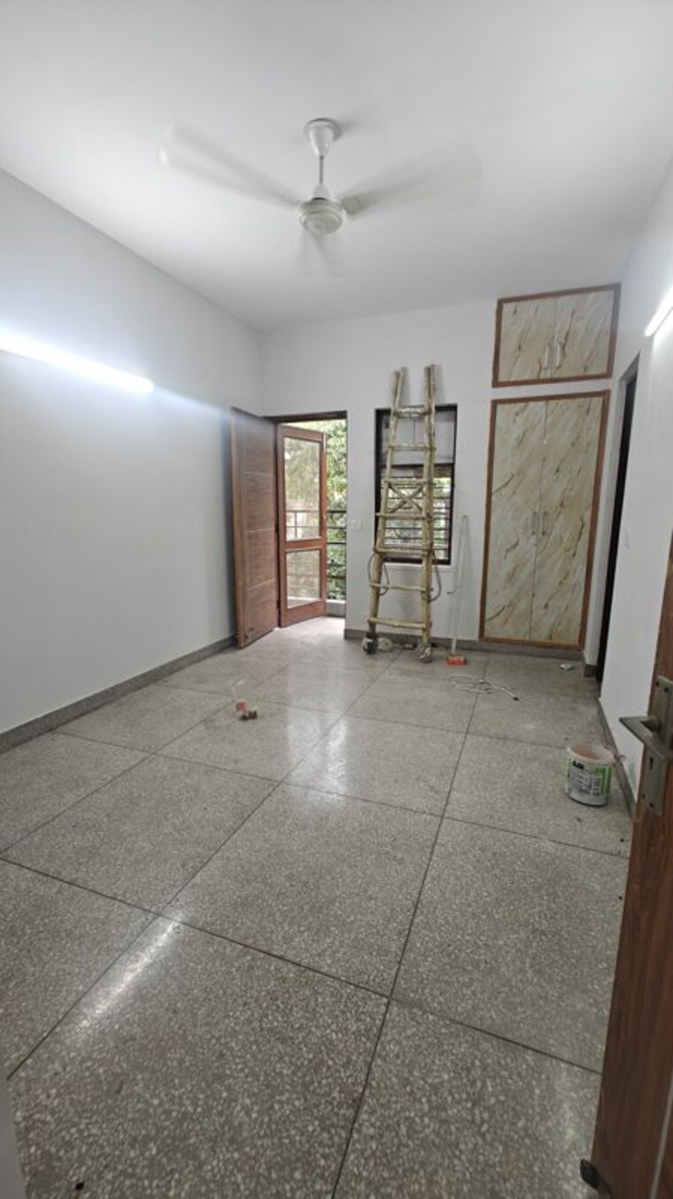 Room, kalkaji 3 Bedroom 1800 Sq.Ft. Builder Floor In Kalkaji Delhi 10222066