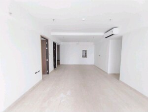 Room in 3 BHK Apartment at Lodha The Park, Worli – for Rent