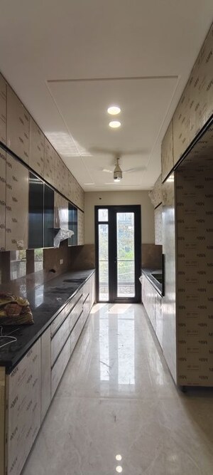 Building Lobby in 3 BHK Builder Floor at Sushant Lok 3, Sector 57 – for Rent