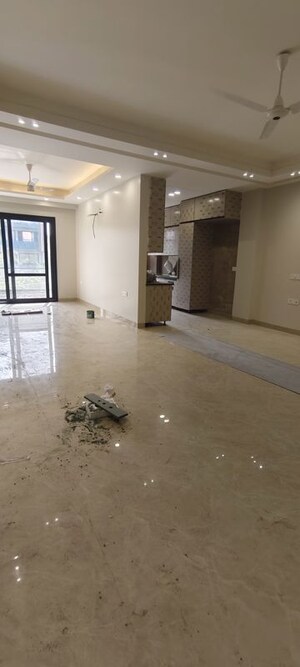 Room in 3 BHK Builder Floor at Sushant Lok 3, Sector 57 – for Rent