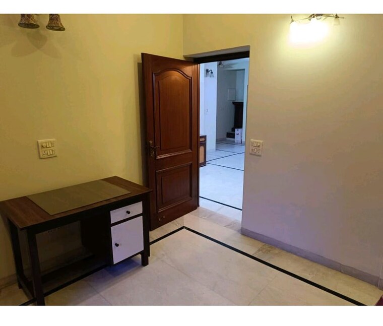 Room, sector 55 2 Bedroom 1375 Sq.Ft. Independent House In Sector 55 Noida 10222128