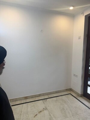 Room in 3 BHK Apartment at Malviya Nagar – for Sale