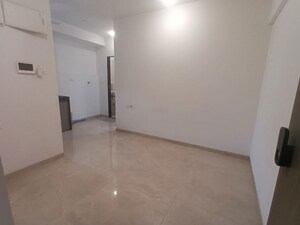 Room in 1 BHK Apartment at Platinum Casa Millennia, Andheri West – for Rent