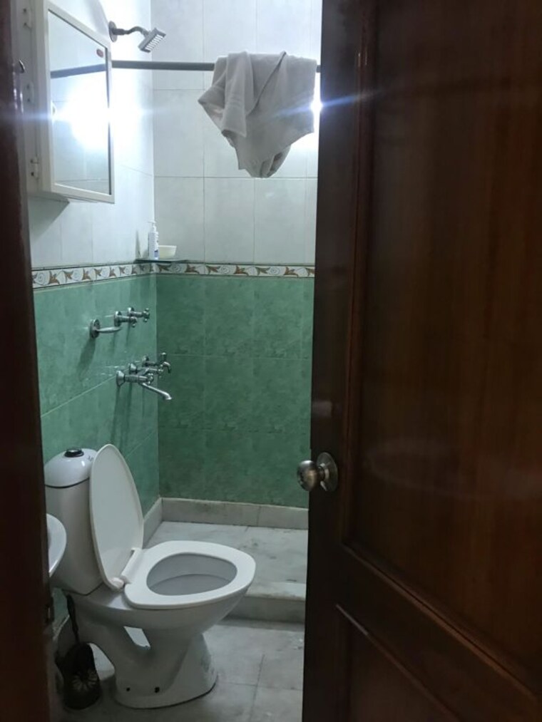 Bathroom, lajpat nagar i 2 Bedroom 900 Sq.Ft. Builder Floor In Lajpat Nagar I Delhi 10222339