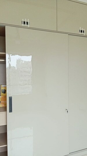 Room in 3 BHK Apartment at Marathon Monte South, Byculla West – for Rent