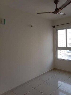 Room in 2 BHK Apartment at Godrej Aqua, International Airport Road – for Rent