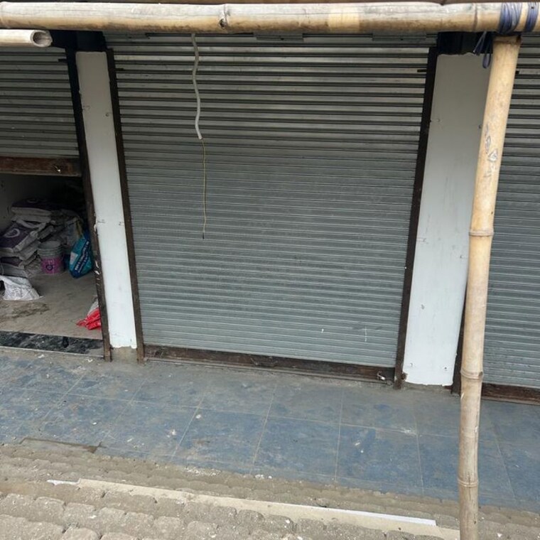Balcony, modipuram Commercial Shop 165 Sq.Ft. In Modipuram Meerut 10222382