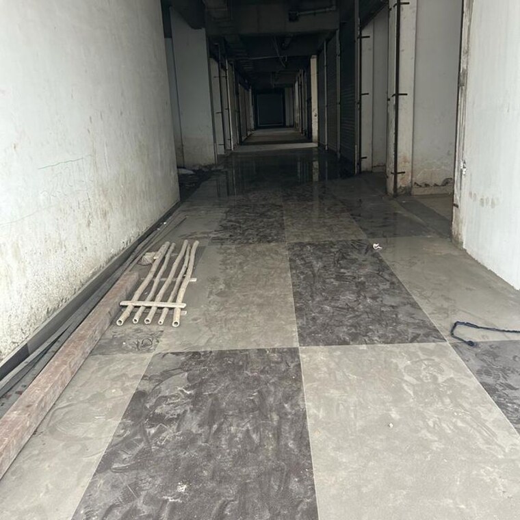 Balcony, modipuram Commercial Shop 165 Sq.Ft. In Modipuram Meerut 10222382