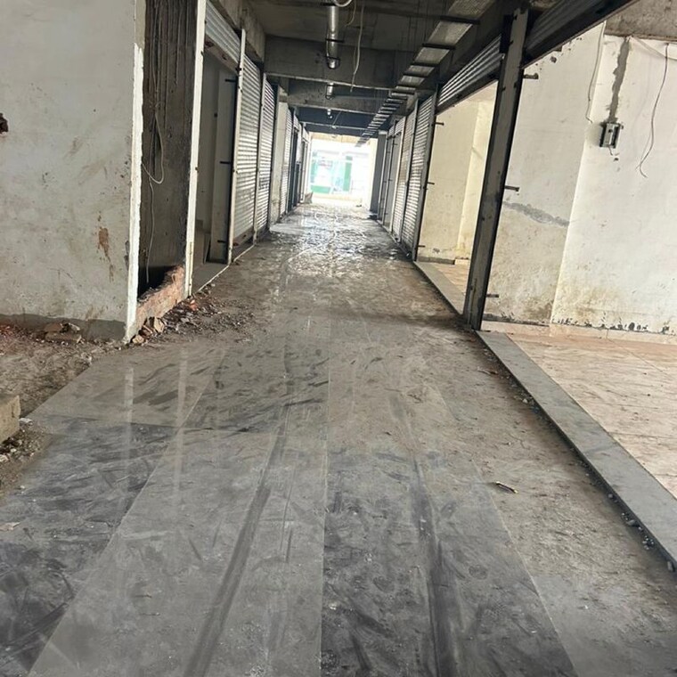 Balcony, modipuram Commercial Shop 165 Sq.Ft. In Modipuram Meerut 10222382