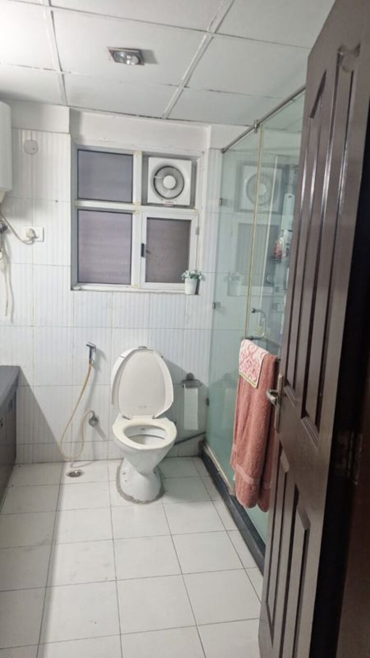 Bathroom, ip extension 3 Bedroom 1250 Sq.Ft. Apartment In Ip Extension Delhi 10222392