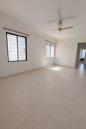 Room in 3 BHK Apartment at Rohan Nilay, Aundh – for Rent