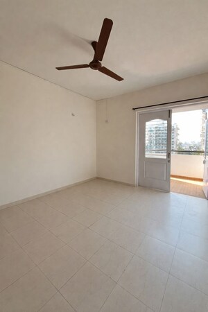 Room in 3 BHK Apartment at Rohan Nilay, Aundh – for Rent