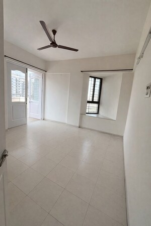 Room in 3 BHK Apartment at Rohan Nilay, Aundh – for Rent