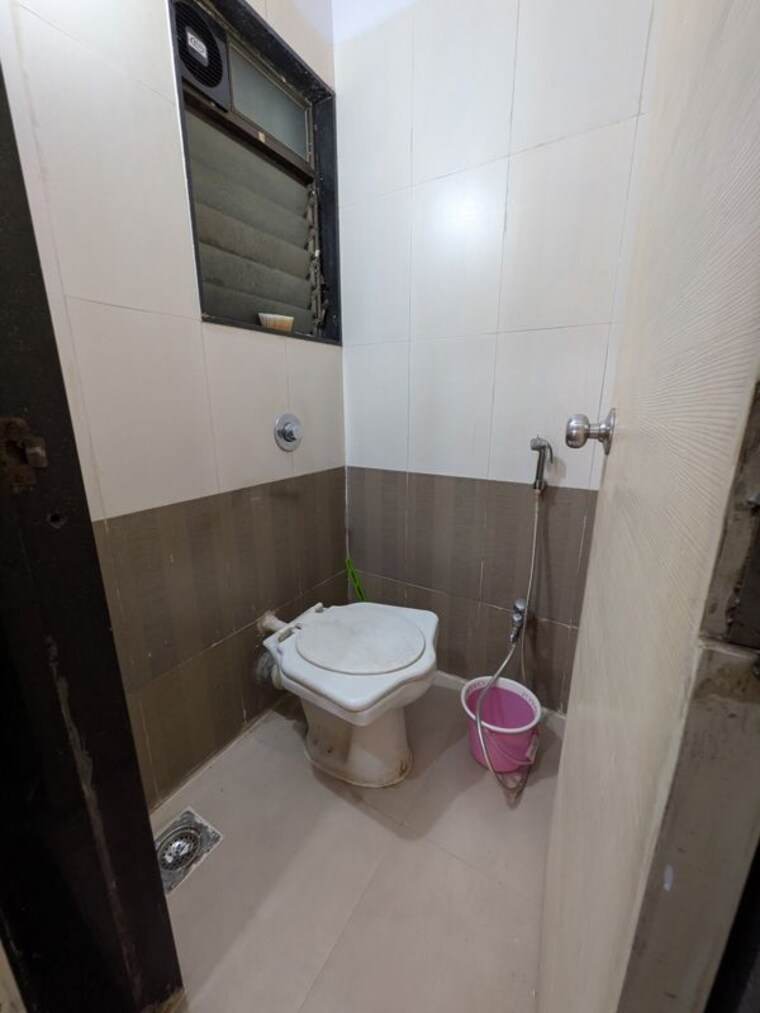 Washroom, nisarg-hyde-park 1 Bedroom 460 Sq.Ft. Apartment In Kharghar Navi Mumbai 10222363
