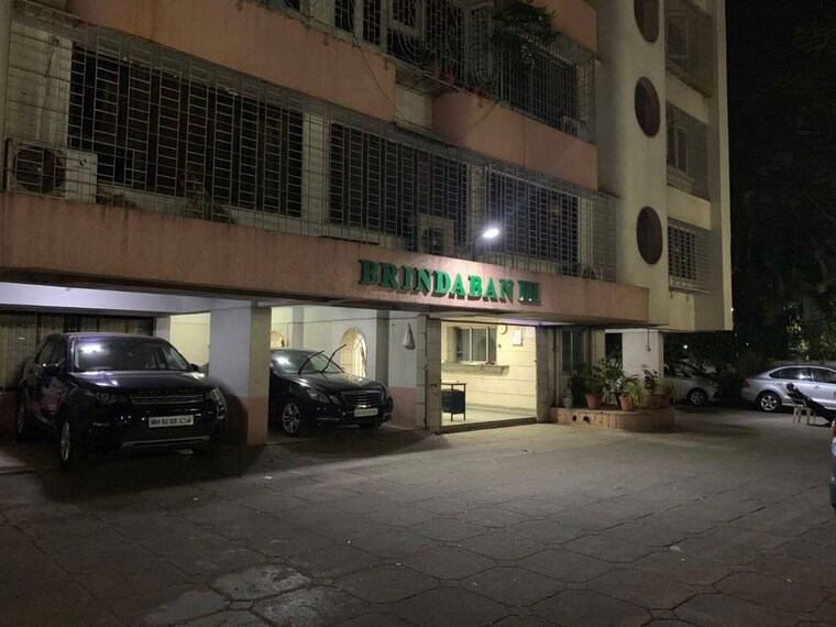  Parking, brindavan-chs 3 Bedroom 1800 Sq.Ft. Apartment In Andheri East Mumbai 10222385