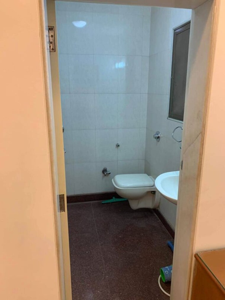 Bathroom, brindavan-chs 3 Bedroom 1800 Sq.Ft. Apartment In Andheri East Mumbai 10222385