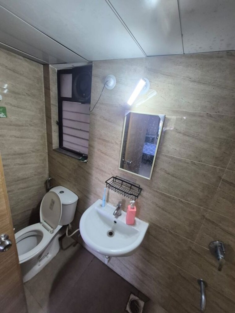 Bathroom, kumar-palaash-a 2 Bedroom 900 Sq.Ft. Builder Floor In Wadgaon Sheri Pune 10222388