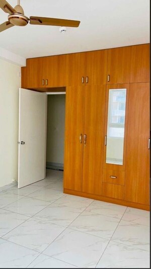 Room in 3 BHK Apartment at Mantri Lithos, Thanisandra – for Rent
