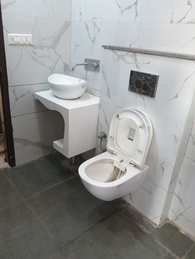 Bathroom, dhakoli 3 Bedroom 128 Sq.Yd. Builder Floor In Dhakoli Zirakpur 10222418