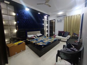 Team Area in 3 BHK Builder Floor at Shivalik Colony – for Rent