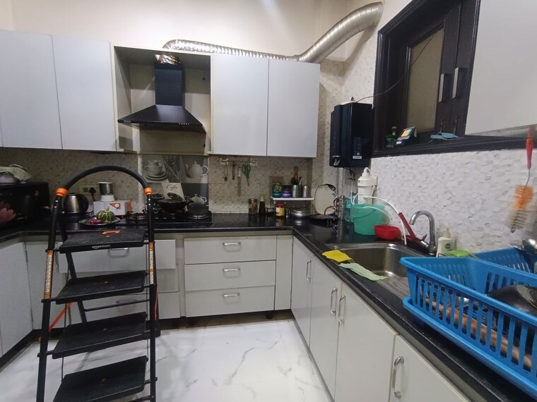 Kitchen, shivalik colony 3 Bedroom 1800 Sq.Ft. Builder Floor In Shivalik Colony Delhi 10222423