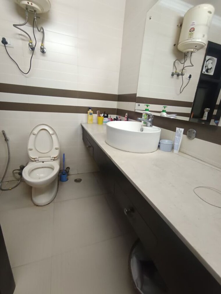 Team Area, shivalik colony 3 Bedroom 1800 Sq.Ft. Builder Floor In Shivalik Colony Delhi 10222423