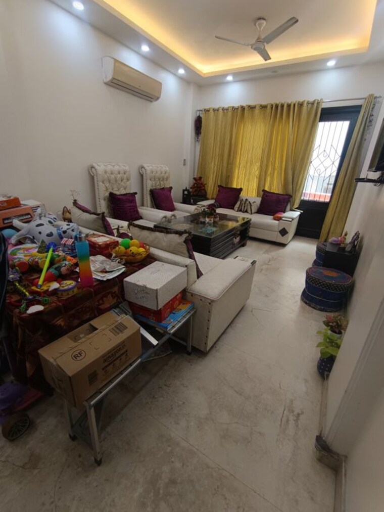 Living Room, shivalik colony 3 Bedroom 1800 Sq.Ft. Builder Floor In Shivalik Colony Delhi 10222423