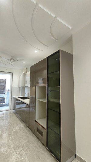 Building Lobby in 4 BHK Builder Floor at RWA Residential Society Sector 46, Sector 46 – for Sale