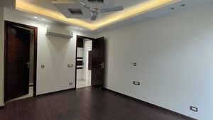 Room in 4 BHK Builder Floor at RWA Residential Society Sector 46, Sector 46 – for Sale