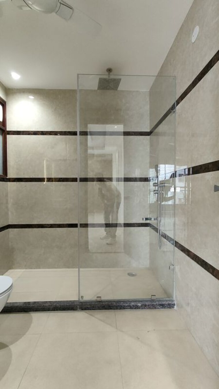 Bathroom, rwa-residential-society-sector-46 4 Bedroom 3200 Sq.Ft. Builder Floor In Sector 46 Gurgaon 10222376