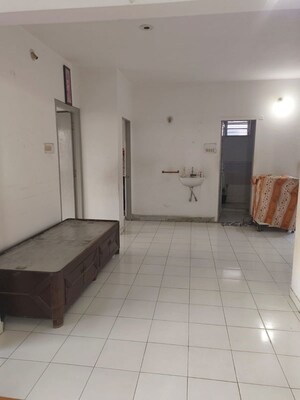 Room in 2 BHK Apartment at Tadwadi – for Rent