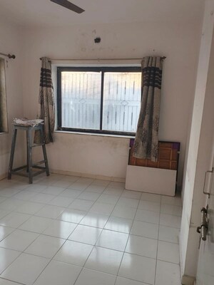 Room in 2 BHK Apartment at Tadwadi – for Rent