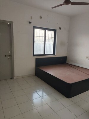 Room in 2 BHK Apartment at Tadwadi – for Rent