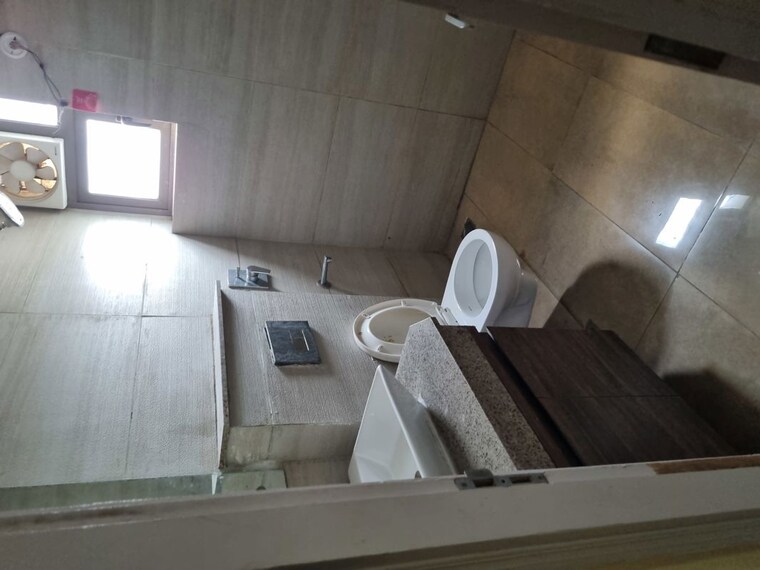 Bathroom, paras-dews 3 Bedroom 1760 Sq.Ft. Apartment In Sector 106 Gurgaon 10222444