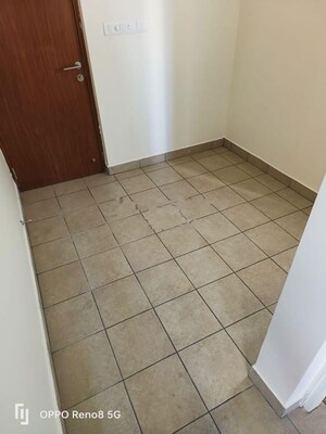 Room in 3.5 BHK Apartment at Prestige Park Square, Bannerghatta Road – for Rent