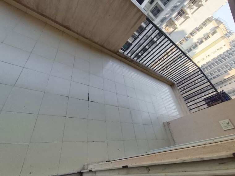 Balcony, maxblis-grand-wellington 3 Bedroom 2050 Sq.Ft. Apartment In Sector 75 Noida 10222540