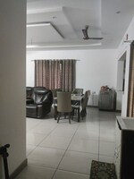 3 BHK + Pooja Room 350 Sq.Yd. Builder Floor in Sector 21D