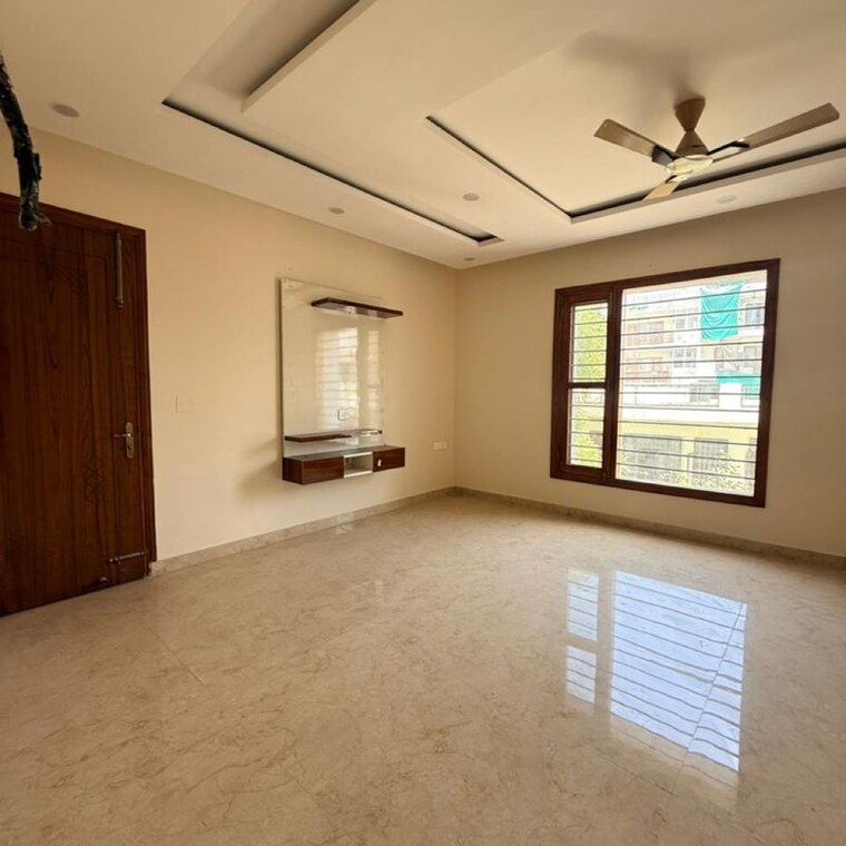 Room, sector 21b 3 Bedroom 500 Sq.Yd. Builder Floor In Sector 21b Faridabad 10222562