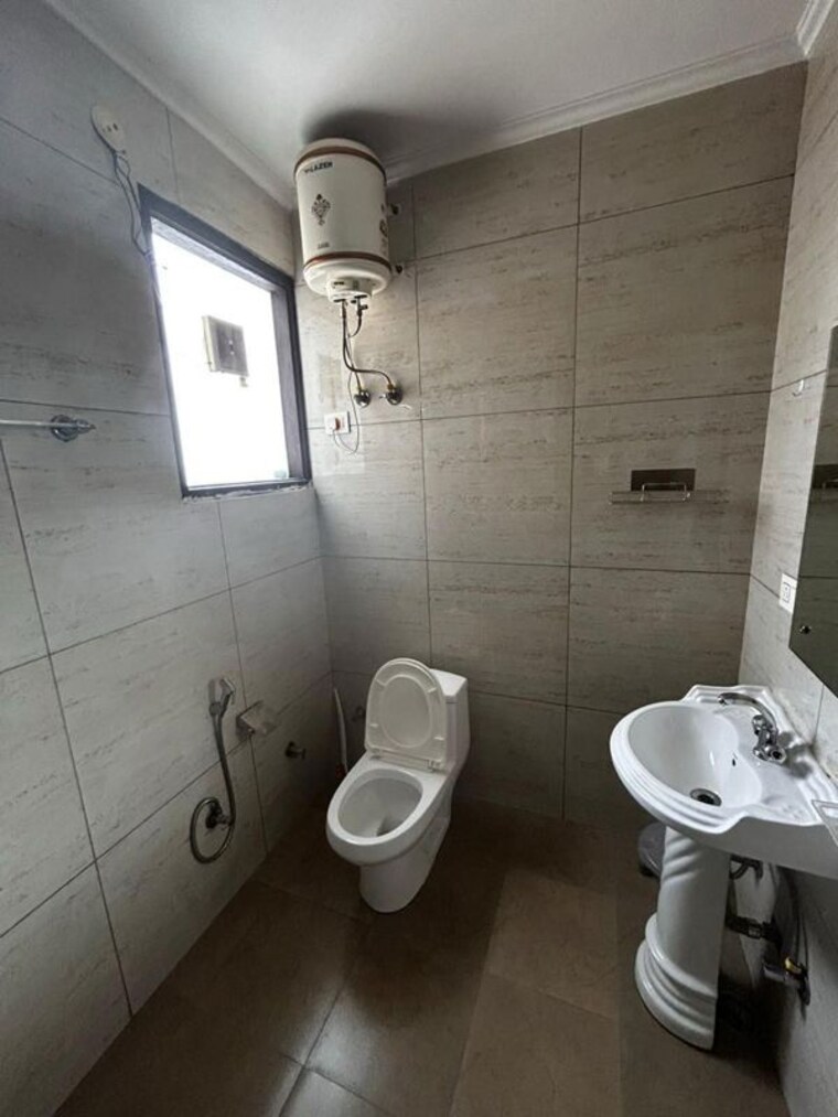 Bathroom, sector 45 Studio 652 Sq.Ft. Builder Floor In Sector 45 Gurgaon 10222550