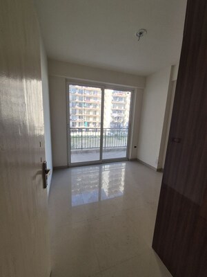 Room in 3 BHK Apartment at ROF Aalayas, Sector 102 – for Rent
