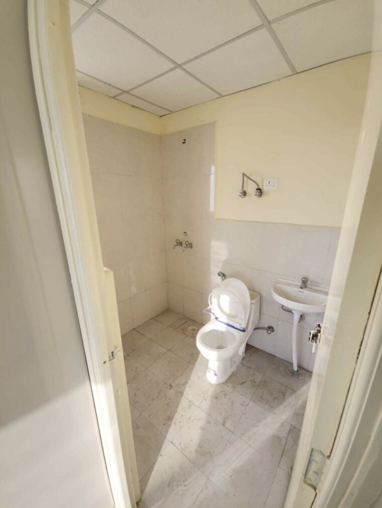 Bathroom, pyramid-midtown 2 Bedroom 600 Sq.Ft. Apartment In Sector 59 Gurgaon 10222649