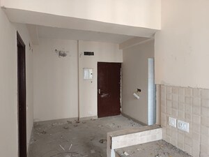 Room in 1.5 BHK Apartment at Amrapali Dream Valley, Tech Zone 4 Greater Noida – for Sale
