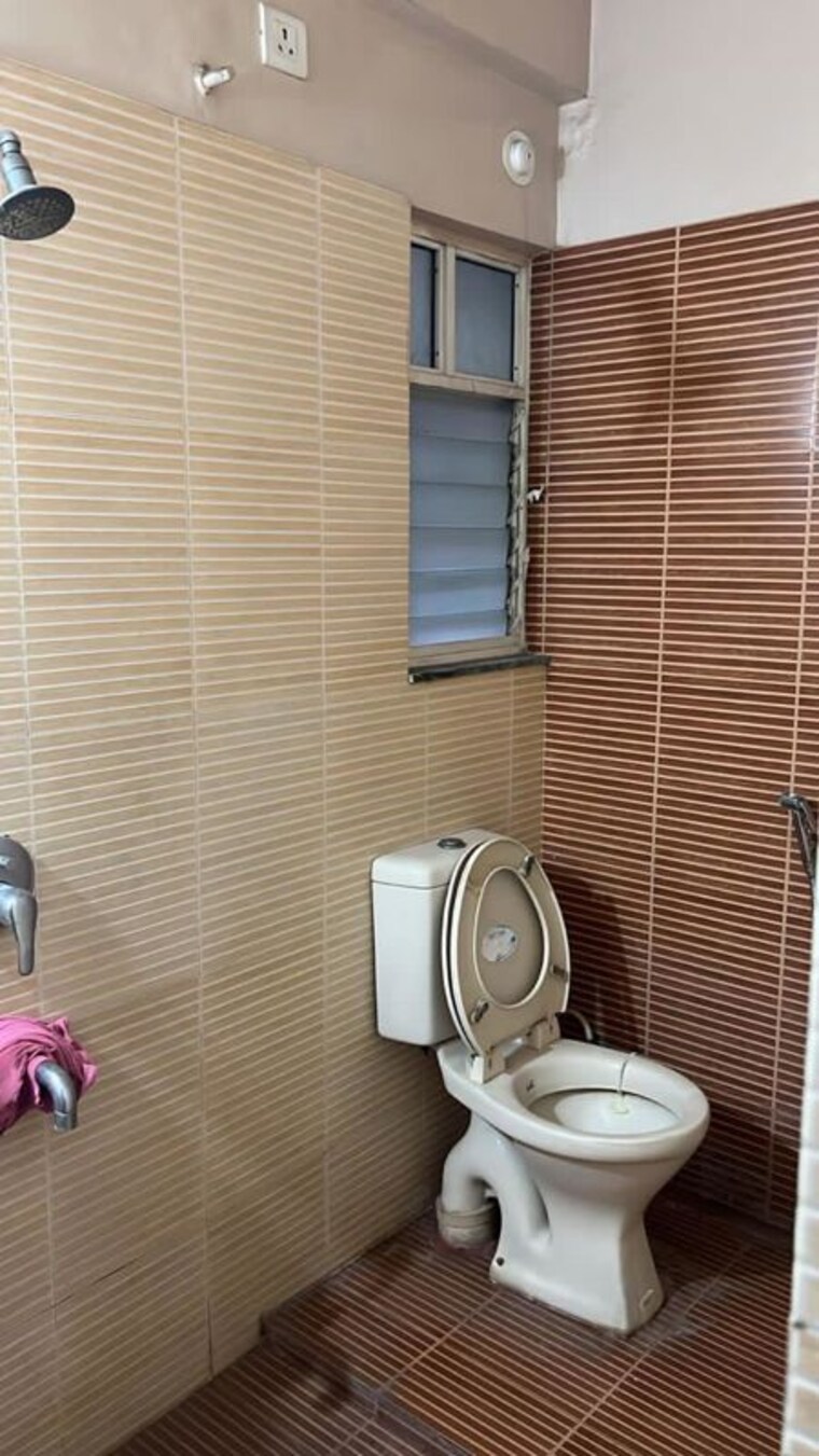 Bathroom, wadgaon sheri 2 Bedroom 950 Sq.Ft. Apartment In Wadgaon Sheri Pune 10222646