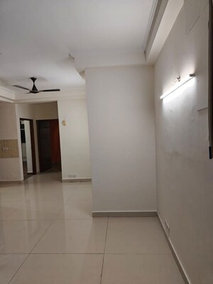Room in 3 BHK Apartment at Amrapali Sapphire, Sector 45 – for Rent