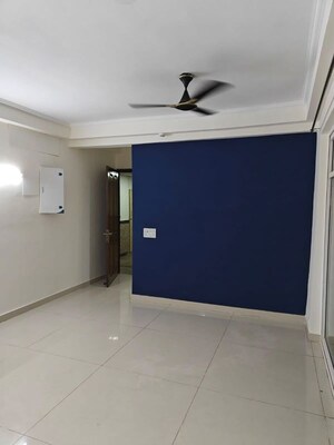 Room in 3 BHK Apartment at Amrapali Sapphire, Sector 45 – for Rent
