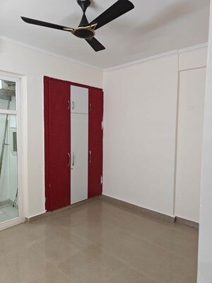 Room in 3 BHK Apartment at Amrapali Sapphire, Sector 45 – for Rent